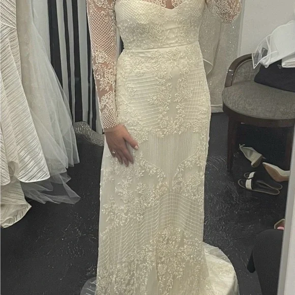 Monique Lhuillier White Lace Wedding Dress - Picture 2 of 3